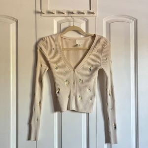 ribbed beige cardigan w yellow flowers